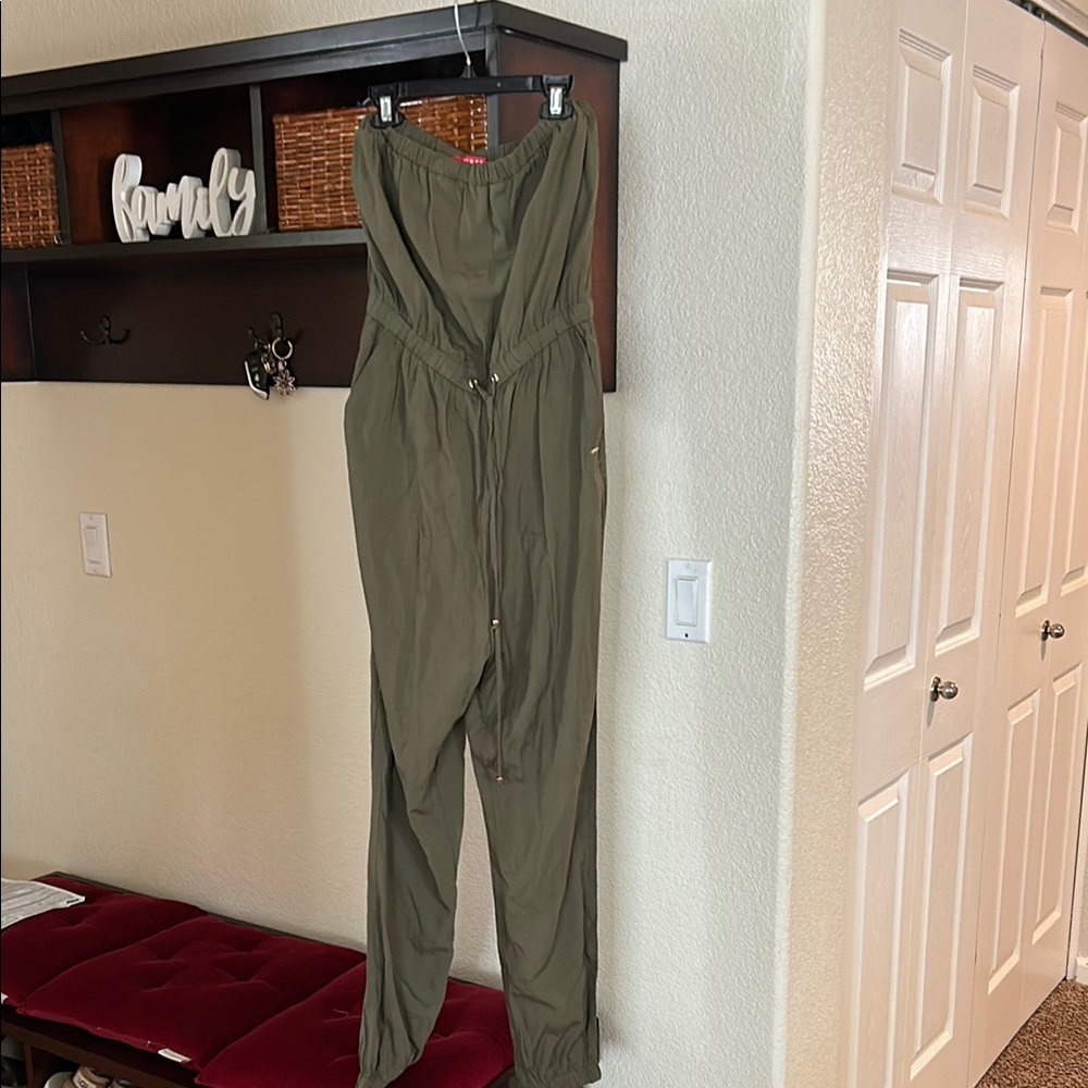 Guess Green Sleeveless Jumpsuit with V-Neck and Cinched Waist